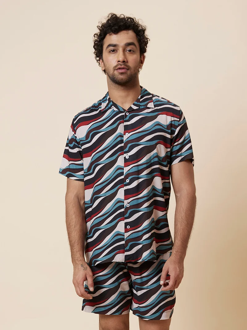 جلو باص Globus Men Black Casual Resort Co-Ords Set with Printed Shirt and Shorts